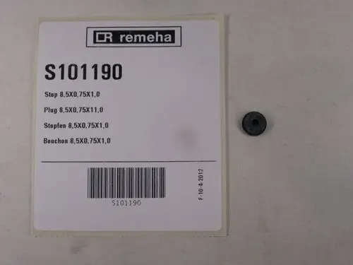 Schwarzer Stopfen neben Produktlabel von Remeha, das Artikel S101190 zeigt. Auf dem Label sind verschiedene Begriffe in deutscher und französischer Sprache aufgelistet.